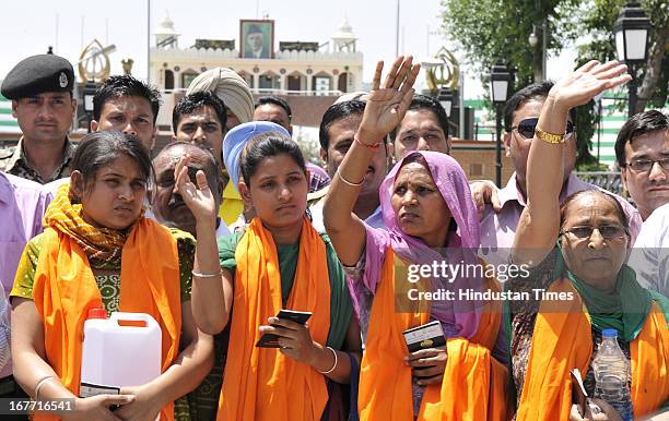 Indian prisoner in Pakistan Sarabjit Singh’s sister Dalbir Kaur along with wife Sukhpreet and daughters Swapandeep Kaur and Poonam carries the...