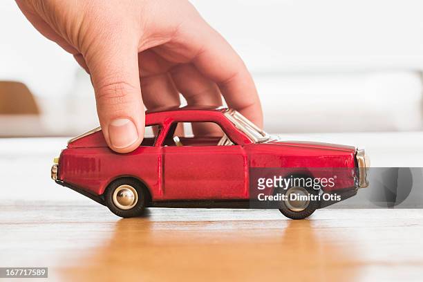 hand pushing vintage red toy car - toy car 個照片及圖片檔