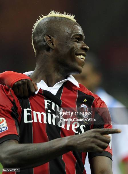 Mario Balotelli of AC Milan celebrates scoring his team's fourth goal from a penalty kick during the Serie A match between AC Milan and Calcio...