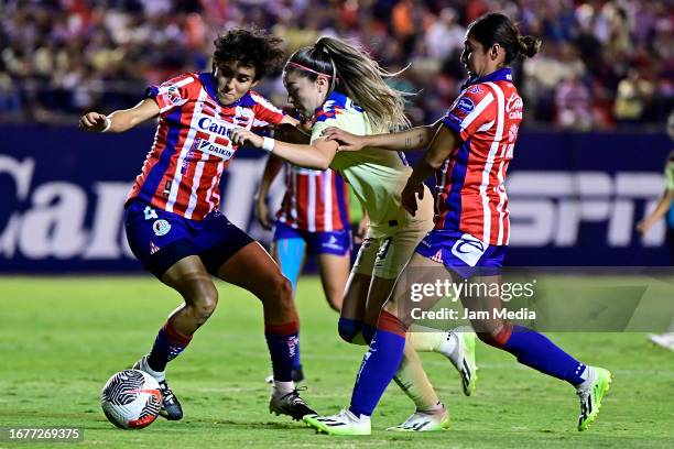 Karen Cano and Vanessa Gonzalez of San Luis fight for the ball with Katty Martinez of America during the 10th round match between Atletico San Luis...