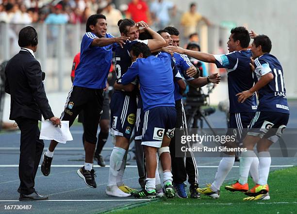 Players of Sporting Cristal celebrate a goal against Universitario during a match between Sporting Cristal and Universitario as part of the Torneo...