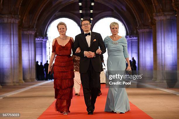 Princess Mabel of Orange-Nassau, Prince Constantijn of the Netherlands and Princess Laurentien of the Netherlands arrive to attend a dinner hosted by...