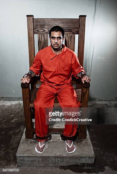 death row exemplar in elektrischer stuhl - electric chair stock-fotos und bilder