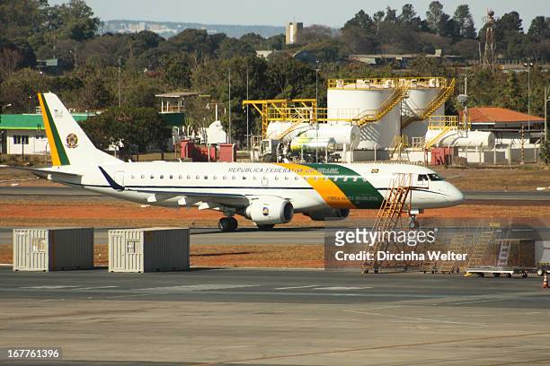 Brazilian presidential plane, taxiing in Brasília International Airport. Avião presidencial brasileiro A319.