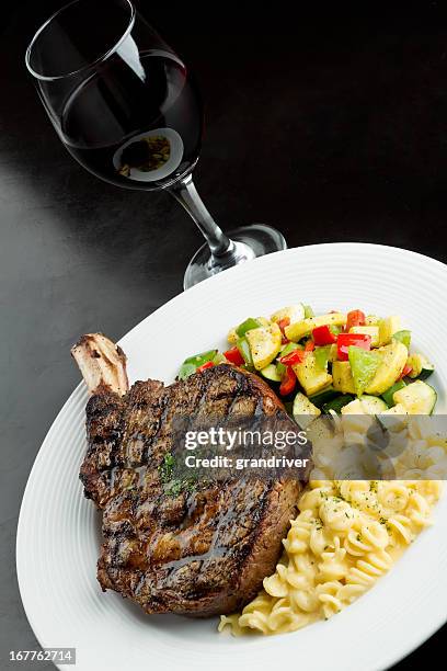 rib eye steak with red wine, macaroni and cheese - macaroni salad stock pictures, royalty-free photos & images