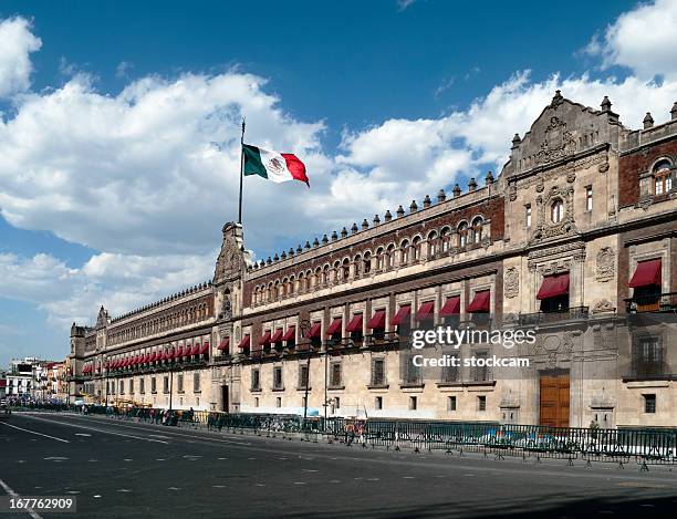 palacio nacional, mexico city - präsidentenpalast stock-fotos und bilder