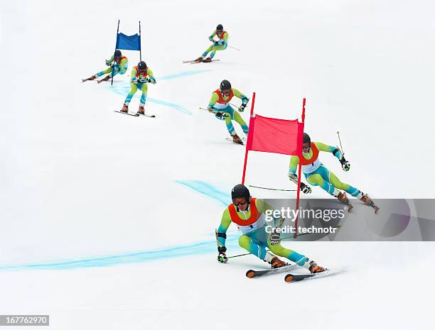 giant slalom skier - slalom stockfoto's en -beelden