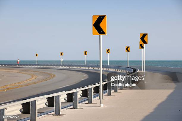 roosevelt boulevard, key west, florida - barrera de seguridad raya indicadora fotografías e imágenes de stock