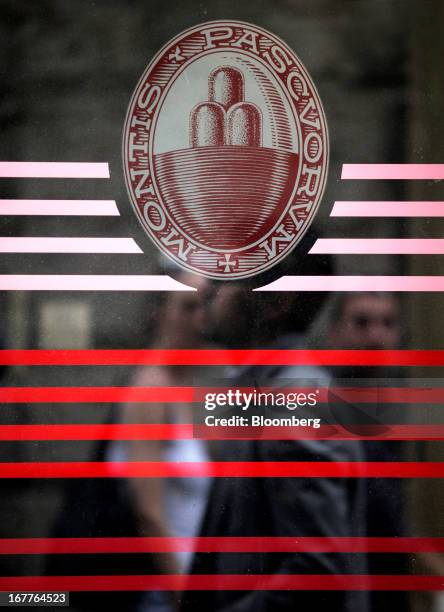 Pedestrians pass a branch of Banca Monte dei Paschi di Siena SpA in Siena, Italy, on Monday, April 29, 2013. An Italian judge rejected a request by...