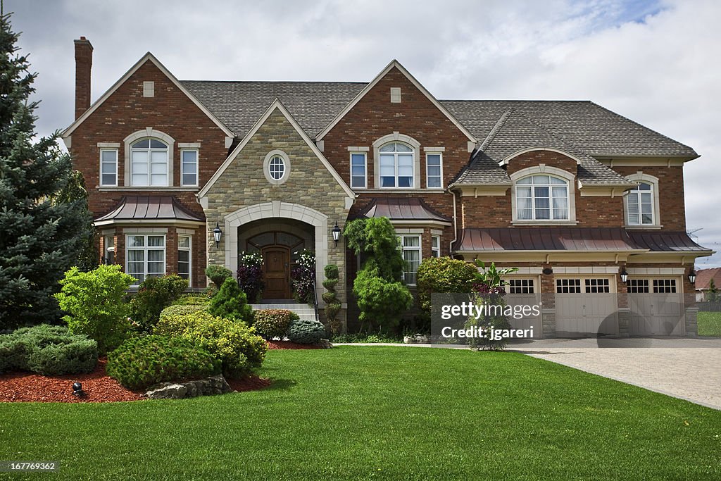 Luxury Estate Home in Ontario