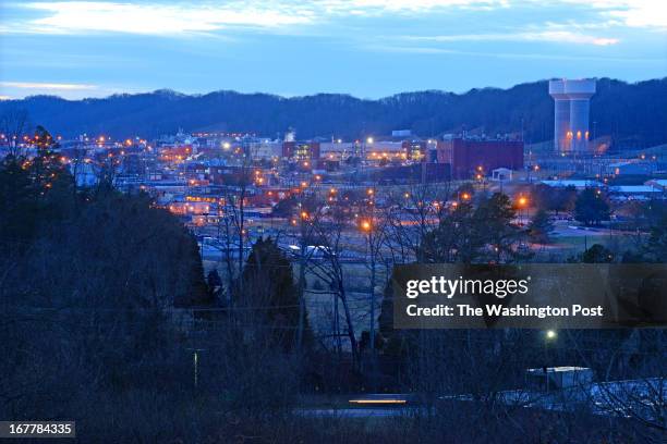 Oak Ridge Complex 1,968 Oak Ridge Tennessee Stock Photos, High-Res Pictures, and Images ...