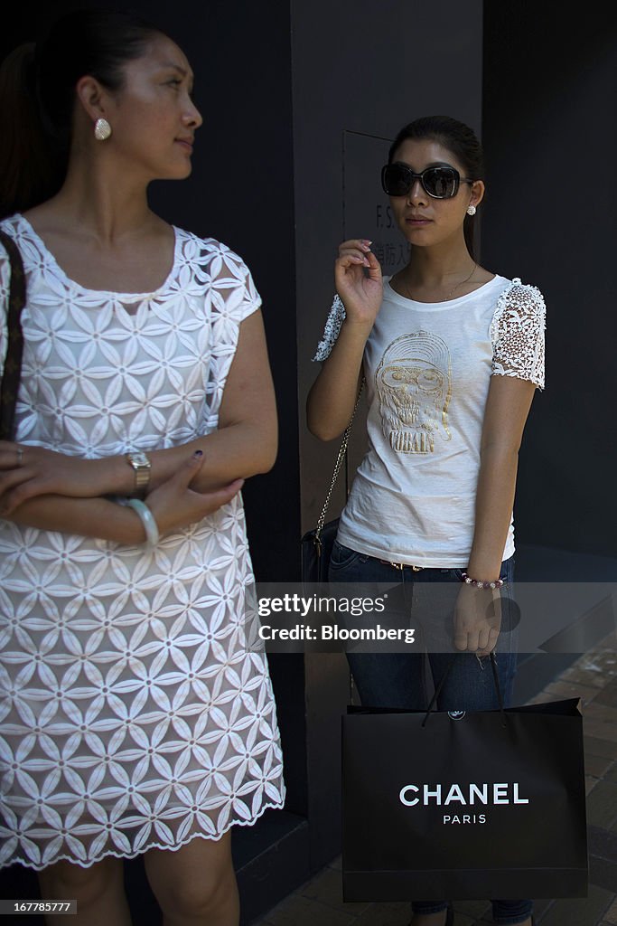 Shoppers In Hong Kong During China's May Day Holiday