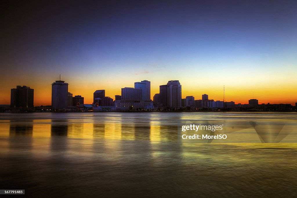 New Orleans Skyline no crepúsculo