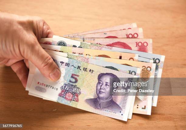 hand with yuan banknotes - 20 yuan note stock pictures, royalty-free photos & images