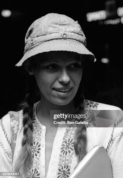 Louise Lasser attends the premiere of "A Moon for the Misbegotten" on September 18, 1974 in New York City.