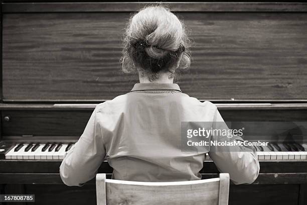 265 e de Woman Playing Piano From Behind - Getty Images