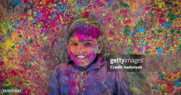 colors of india - indian children playing holi, desert village, india - rajasthani youth stock pictures, royalty-free photos & images
