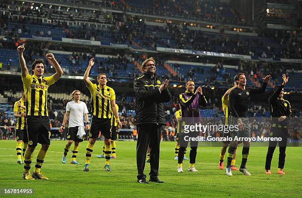 Head Coach Jurgen Klopp of Borussia Dortmund celebrates with players as his team reach the final after the UEFA Champions League Semi Final Second...
