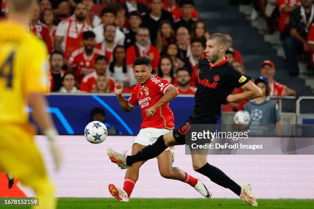 Alexander Bah of SL Benfica, Strahinja Pavlovic of FC Salzburg battle for the ball during the UEFA Champions League match between SL Benfica and FC...