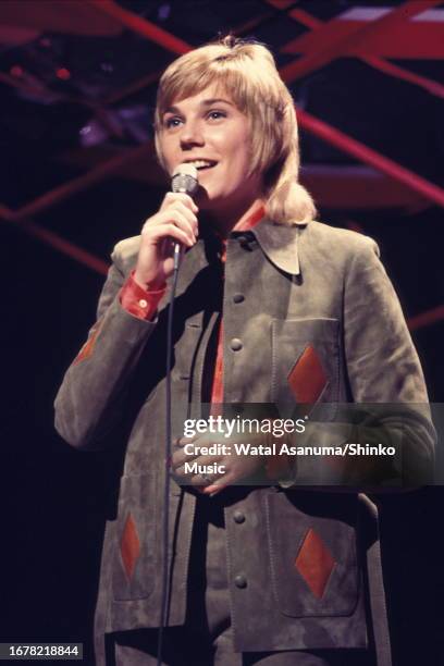 Canadian pop singer Anne Murray on BBC TV show 'Top Of The Pops', London, UK, 19th September 1972.