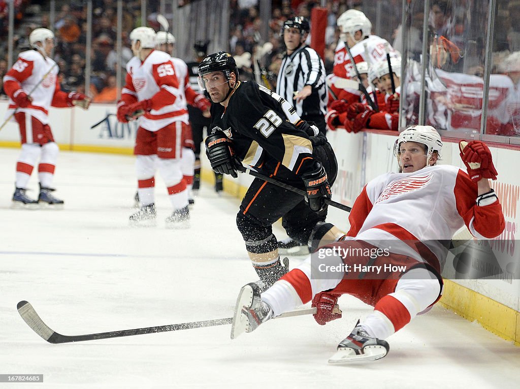 Detroit Red Wings v Anaheim Ducks - Game One