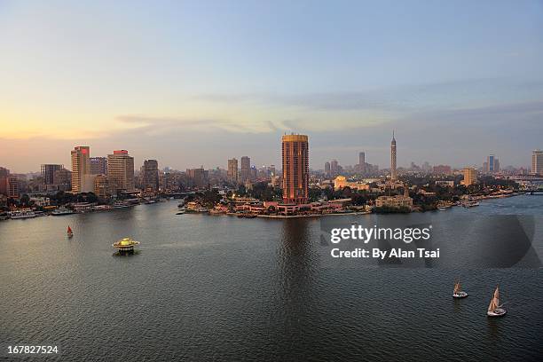 end of nile ... cairo - cairo photos et images de collection