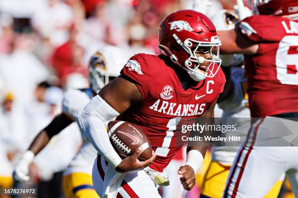 Jefferson of the Arkansas Razorbacks runs the ball during the game against the Kent State Golden Flashes at Donald W. Reynolds Razorback Stadium on...