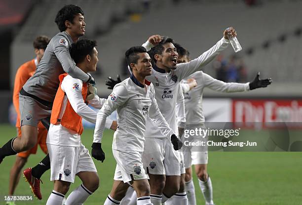 Buriram United team players celebrate after advanced to the round of 16 after the AFC Champions League Group E match between FC Seoul and Buriram...