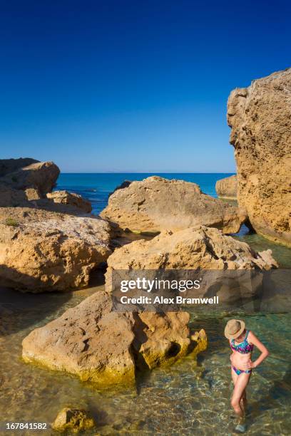 kefalonia (1 of 1)-33 - com os pés na água imagens e fotografias de stock