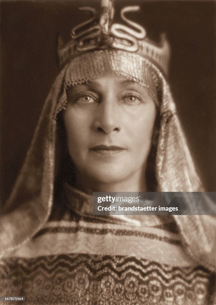 Actress Ida Roland In >The Tragedy Of Antony And Cleopatra< By William Shakespeare. Burgtheater (Court Theater). Vienna. First Night November, 21St. 1935. Photograph By Franz Xaver Setzer.