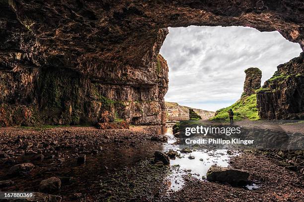 smoo cave - sutherland fotografías e imágenes de stock