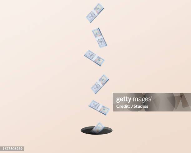 money down the drain - perte photos et images de collection