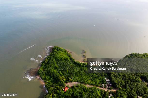 tropical island in south of thailand from above - atoll stock pictures, royalty-free photos & images