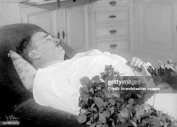 Austrian author Hugo von Hofmannthal on the death-bed. Rodaun near Vienna. Photograph. July, 16th 1929. Der österreichische Schriftsteller Hugo von...