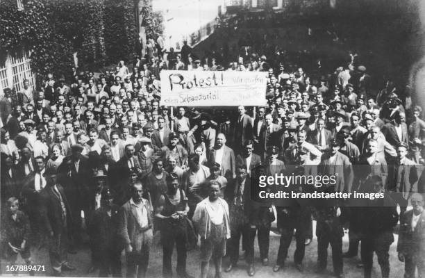 Protest march against the judgment Schattendorf. The Schattendorf judgment was in 1927 triggered the so-called July Revolt in Austria. It is named...