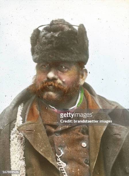 The coachman of a buggy in winter clothes. Vienna.Photograph by Otto Schmidt. Hand-colored lantern slide. 1885. Der Kutscher eines Einspänners in...