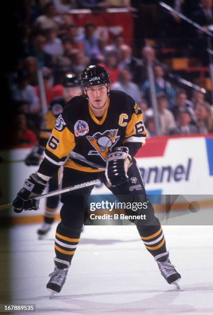 Mario Lemieux of the Pittsburgh Penguins skates on the ice during Game 4 of the 1992 Stanley Cup Finals against the Chicago Blackhawks on June 1,...