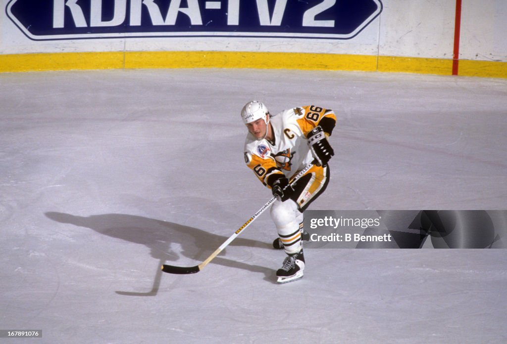 1992 Stanley Cup Finals - Game 1: Chicago Blackhawks v Pittsburgh Penguins