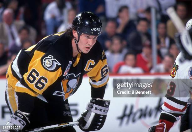 Mario Lemieux of the Pittsburgh Penguins readies for the face off during Game 4 of the 1992 Stanley Cup Finals against the Chicago Blackhawks on June...