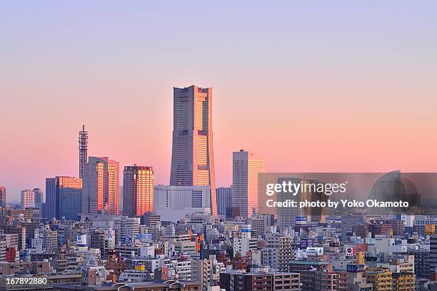 just before the sunrise - yokohama imagens e fotografias de stock