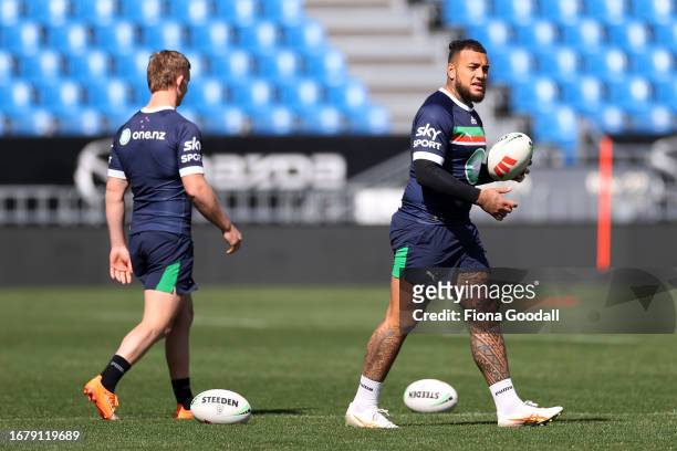 New Zealand Warriors player Addin Fonua-Blake warms up during a training session at Mt Smart Stadium on September 14, 2023 in Auckland, New Zealand.