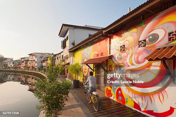 graffitied buildings surrounding melaka river - melaka state stock pictures, royalty-free photos & images