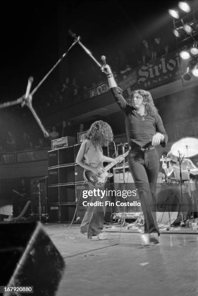 5th DECEMBER: Singer David Coverdale and bass player Glenn Hughes from Deep Purple perform live on stage at the International Amphitheatre in Chicago...
