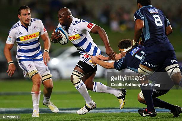 Siya Kolisi of the Stormers makes a break during the round 12 Super Rugby match between the Blues and the Stormers at North Harbour Stadium on May 3,...