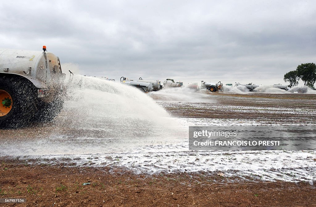 FRANCE-FARM-MILK-PROTEST