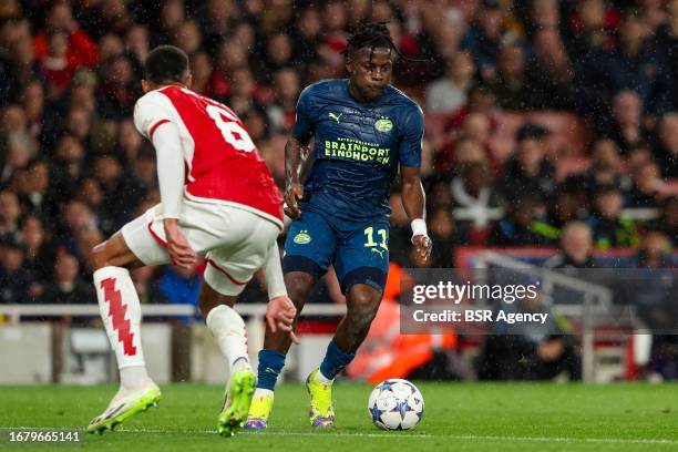 Johan Bakayoko of PSV is challenged by Gabriel of Arsenal during the UEFA Champions League Group B match between Arsenal and PSV at Emirates Stadion...