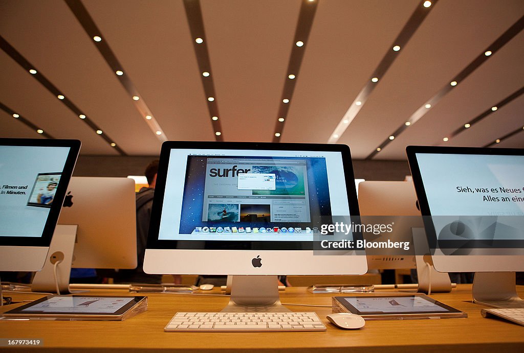 Berlin Apple Store Opens For Business