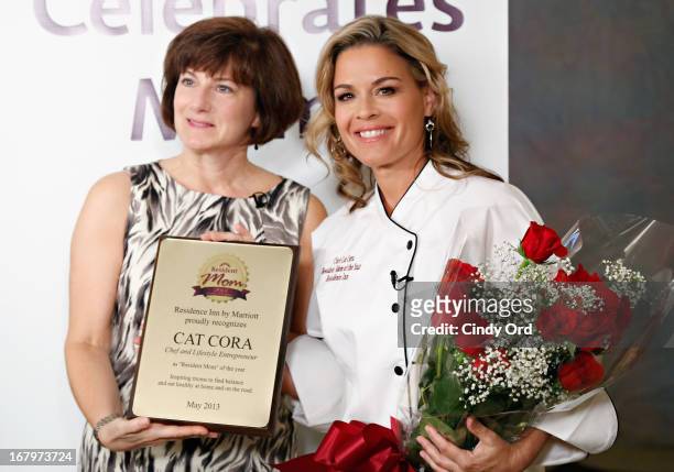 Residence Inn by Marriott VP and Global Brand Manager, Diane Mayer presents the Residence Inn by Marriott 2013 Resident Mom of the Year award to chef...