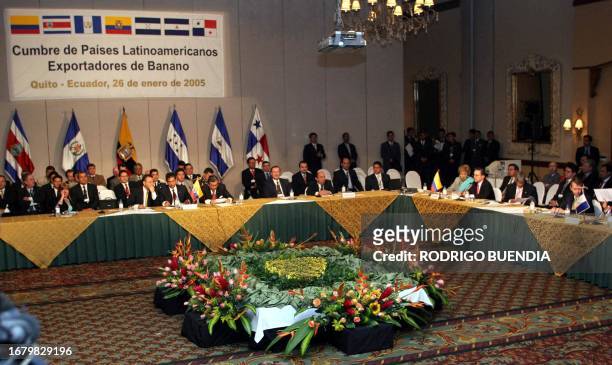 Un aspecto de la inauguración de la Cumbre Latinoamericana de países exportadores de banano en Quito, el 26 de enero de 2005. Los presidentes de...