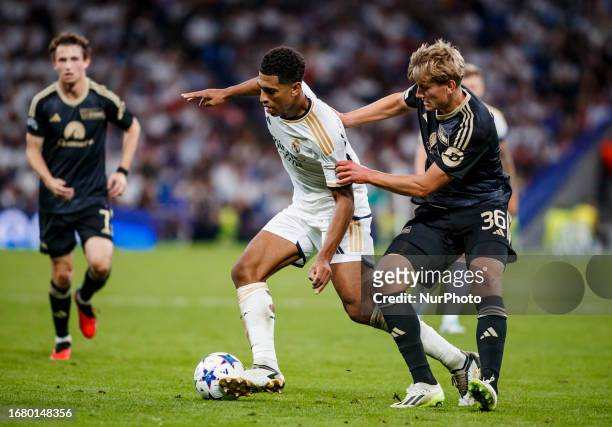 Jude Bellingham of Real Madrid in action with Yannic Stein of FC Union Berlin during the UEFA Champions League match between Real Madrid and FC Union...